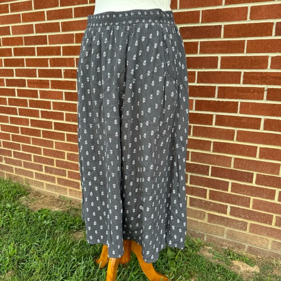Garnet Hill Crepe Silky Midi Maxi Long Skirt, Small, Gray, Small Floral Pockets - Picture 6 of 13